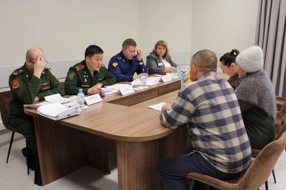 Прокурор Чувашии Эдуард Гиматов совместно с военным прокурором Казанского гарнизона Мунко Цыреновым, врио военного комиссара республики Андреем Колесником и руководителем регионального филиала фонда «Защитники Отечества»... Прокурор Чувашии Эдуард Гиматов совместно с военным прокурором Казанского гарнизона Мунко Цыреновым, врио военного комиссара республики Андреем Колесником и руководителем регионального филиала фонда «Защитники Отечества»...