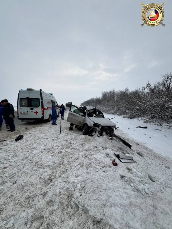 Сотрудники Госавтоинспекции выясняют подробности "смертельного" ДТП в Цивильском округе