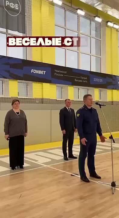 В преддверии Нового Года в спорткомплексе Чувашского госуниверситета прошел, ставший уже традиционным, спортивный праздник для детей, организованный прокуратурой Чувашии