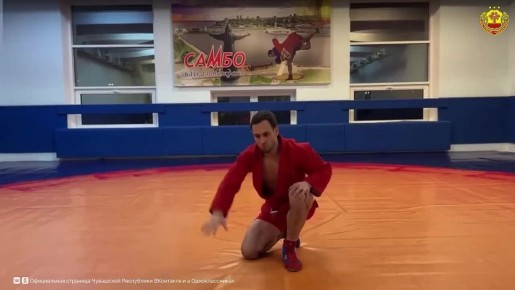 Друзья, в нашем видео тренер по самбо Александр Федоров демонстрирует простые и эффективные приемы безопасного падения на льду