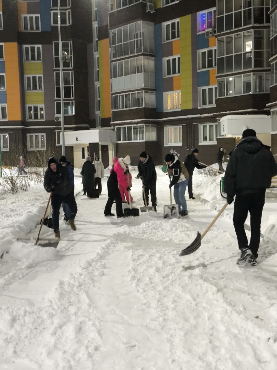 Жители и коммунальщики Московского района объединились против снегопада