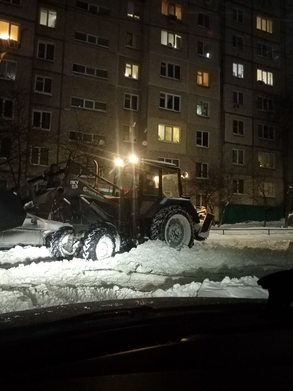 Жители и коммунальщики Московского района объединились против снегопада Жители и коммунальщики Московского района объединились против снегопада