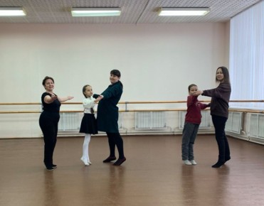 "������� �� ���������!". 4 ������ ������������� ����������� �. �. � �������� �. �. ������� ������-����� �� ������ ������ "������� �� ���������!" � ������ ���������� ����������� "������������ �� ������� ������".� ���� �...