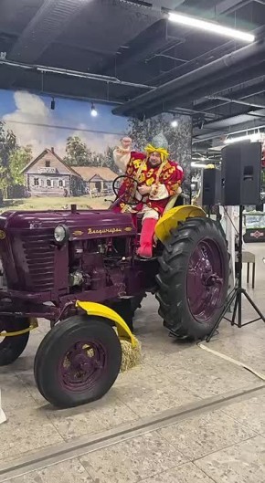 Ыр ир! Доброе утро!. У нас сегодня и все праздничные выходные, артисты, розыгрыши и многое другое!