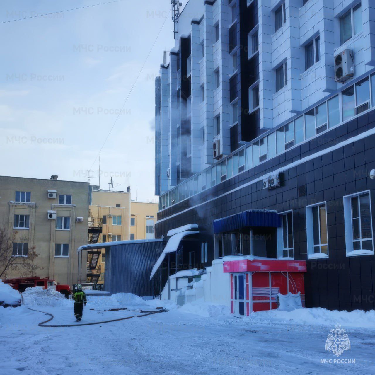 Ликвидирован пожар в торгово-офисном центре Чебоксар