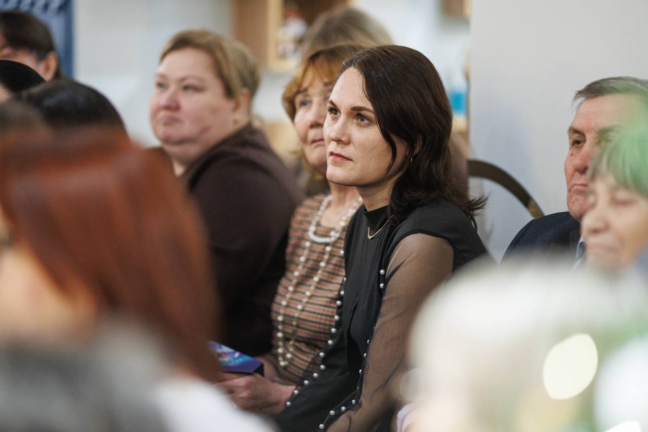 Накануне Нового года прошла традиционная встреча депутата Государственной Думы РФ Аллы Леонидовны Салаевой с главными редакторами районных, печатных и интернет-СМИ республики Накануне Нового года прошла традиционная встреча депутата Государственной Думы РФ Аллы Леонидовны Салаевой с главными редакторами районных, печатных и интернет-СМИ республики