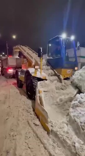 В Чебоксарах продолжается работа по расчистке дорог