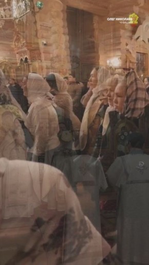 В ночь на Рождество Олег Николаев присоединился к верующим на богослужении в Александро-Невском мужском монастыре в Моргаушском округе