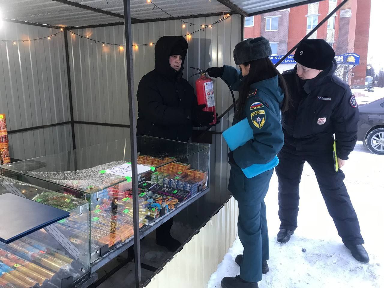За безопасный праздник. В Чебоксарах подвели итоги рейдов по торговле пиротехникой За безопасный праздник. В Чебоксарах подвели итоги рейдов по торговле пиротехникой