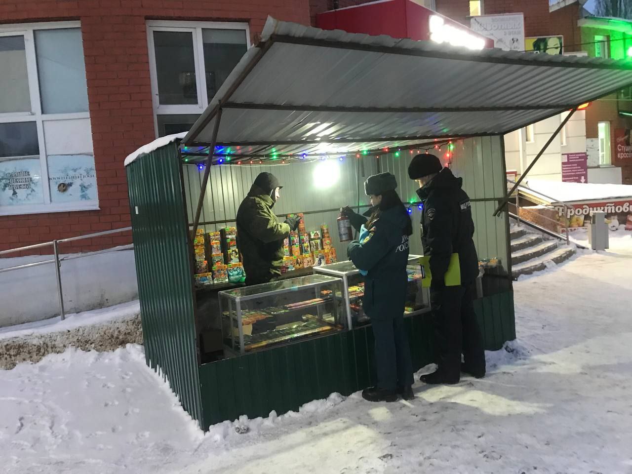 За безопасный праздник. В Чебоксарах подвели итоги рейдов по торговле пиротехникой За безопасный праздник. В Чебоксарах подвели итоги рейдов по торговле пиротехникой