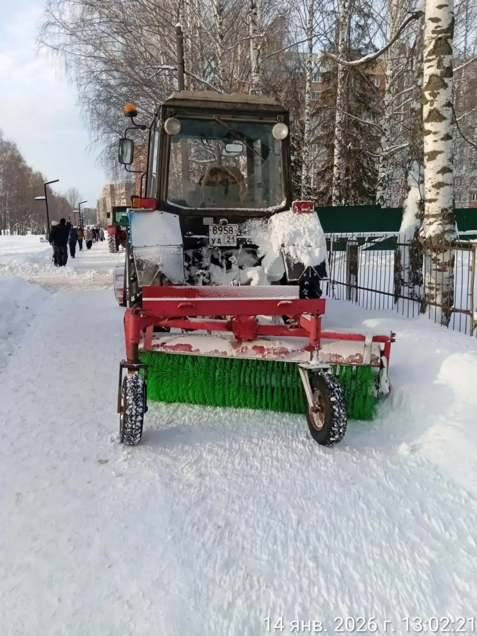 В Новочебоксарске продолжается уборка снега В Новочебоксарске продолжается уборка снега