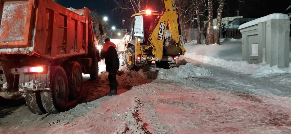 В Чебоксарах коммунальные службы не сбавляют темпы по уборке снега В Чебоксарах коммунальные службы не сбавляют темпы по уборке снега