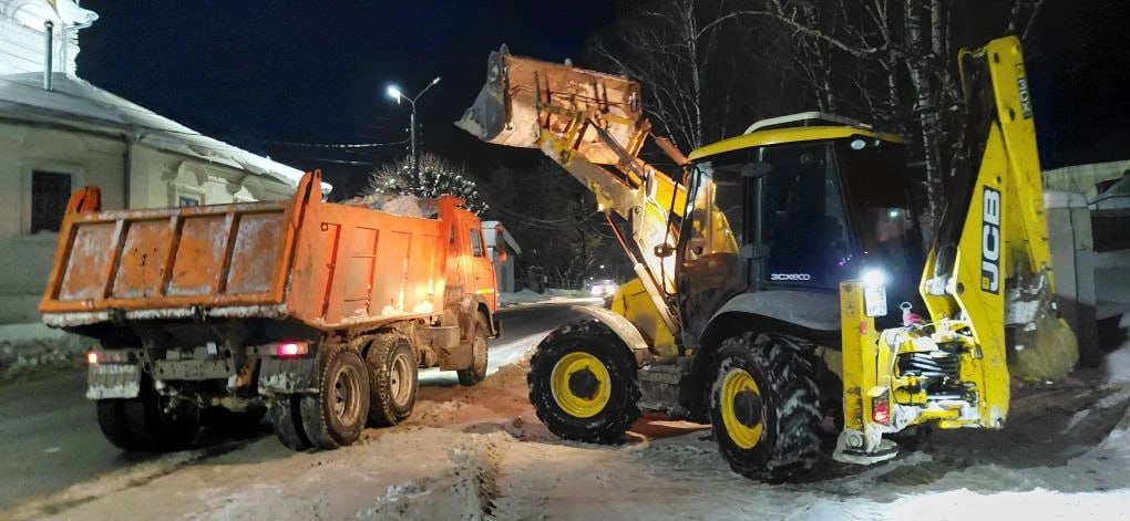 В Чебоксарах коммунальные службы не сбавляют темпы по уборке снега В Чебоксарах коммунальные службы не сбавляют темпы по уборке снега