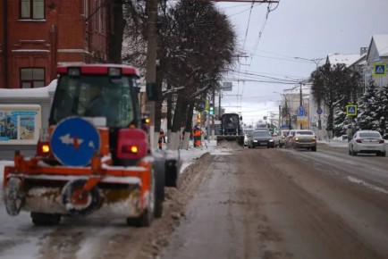 Техника вышла в ночь: на расчистке города десант Дорэкса