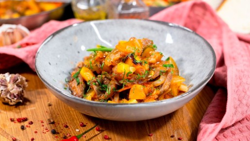 Как приготовить классическое азу по-татарски с говядиной и огурцами