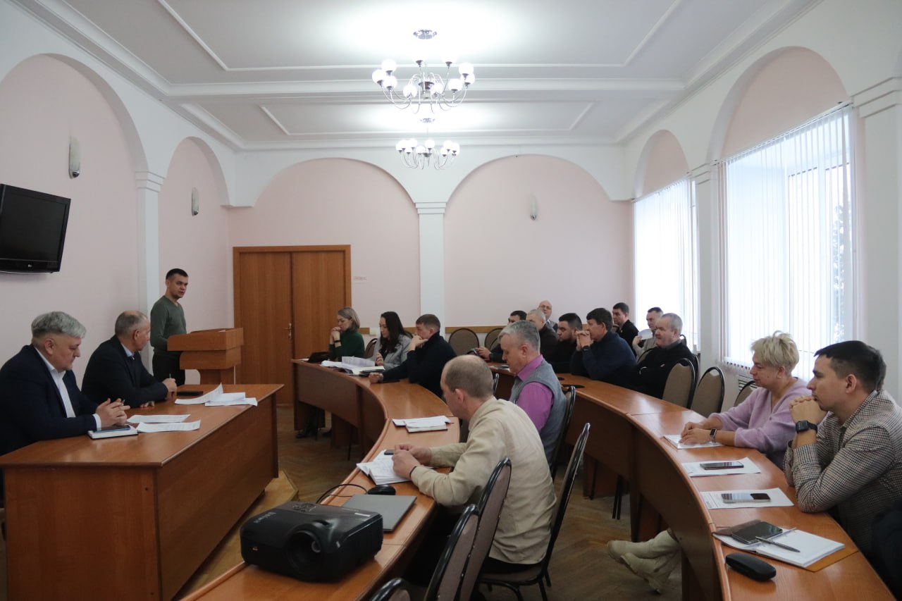 Глава города Александр Алексеев провел еженедельное совещание с руководителями УК Глава города Александр Алексеев провел еженедельное совещание с руководителями УК