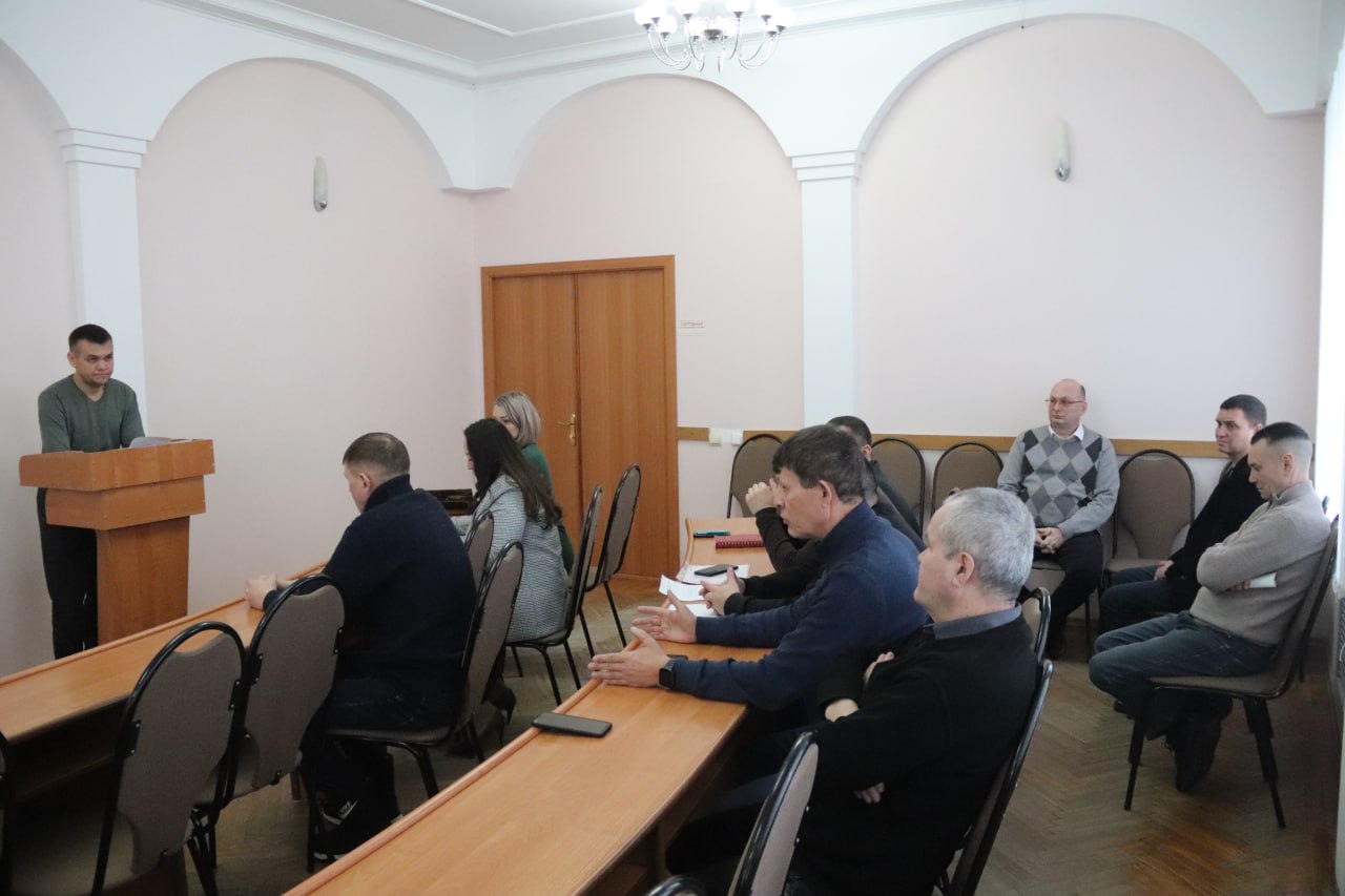 Глава города Александр Алексеев провел еженедельное совещание с руководителями УК Глава города Александр Алексеев провел еженедельное совещание с руководителями УК