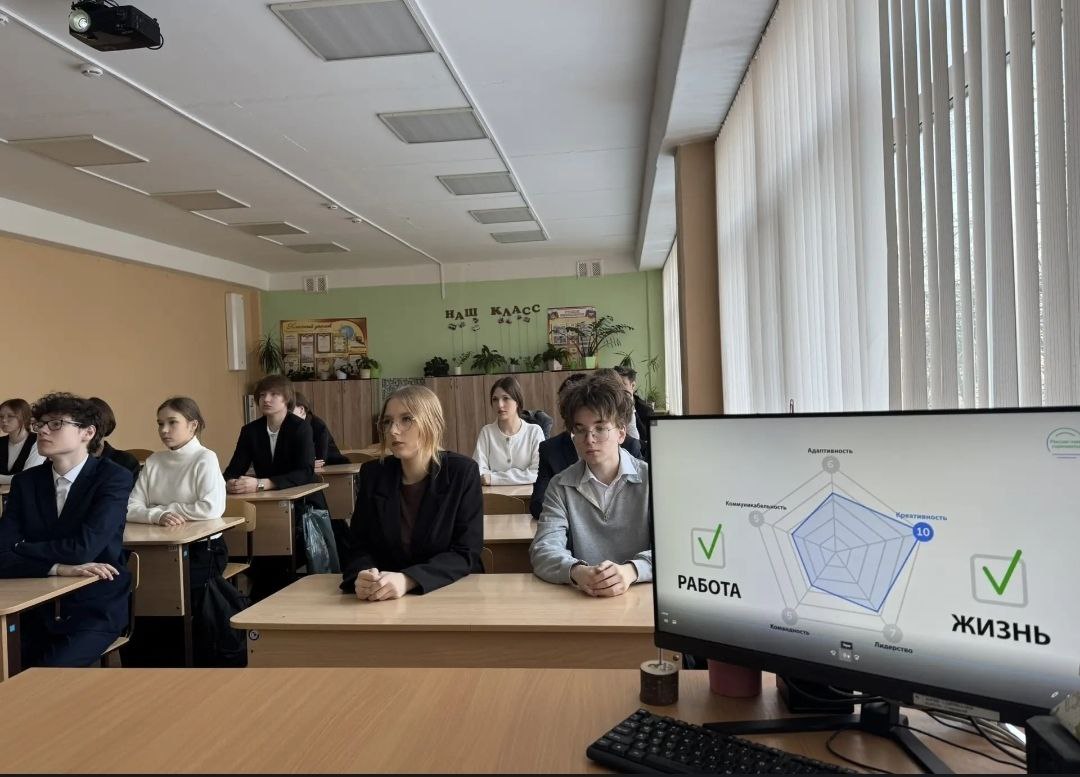 В школах Чебоксар продолжаются профориентационные занятия «Россия - мои горизонты»! В школах Чебоксар продолжаются профориентационные занятия «Россия - мои горизонты»!