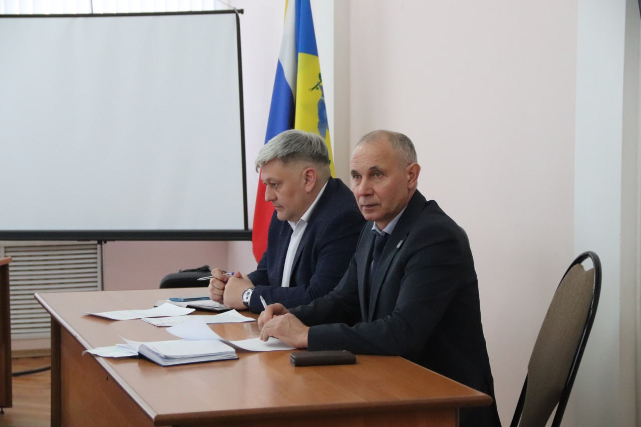 Глава города Александр Алексеев провел еженедельное совещание с руководителями УК Глава города Александр Алексеев провел еженедельное совещание с руководителями УК