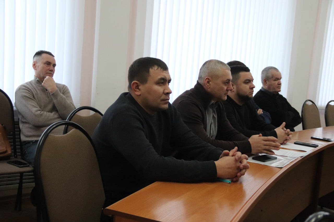 Глава города Александр Алексеев провел еженедельное совещание с руководителями УК