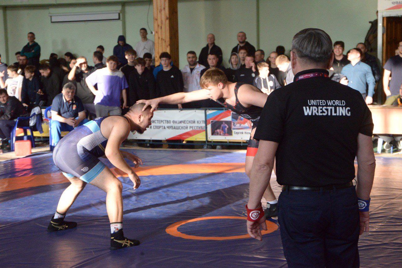Леонид Черкесов: В Чебоксарах открылось первенство Приволжского федерального округа по спортивной борьбе среди юношей, девушек, юниоров и юниорок на призы заслуженного тренера Чувашии, заслуженного работника физической... Леонид Черкесов: В Чебоксарах открылось первенство Приволжского федерального округа по спортивной борьбе среди юношей, девушек, юниоров и юниорок на призы заслуженного тренера Чувашии, заслуженного работника физической...