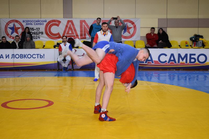В Чувашии в рамках открытого чемпионата региональной организации «Динамо» по самбо определили сильнейших спортсменов В Чувашии в рамках открытого чемпионата региональной организации «Динамо» по самбо определили сильнейших спортсменов