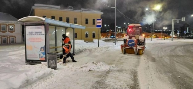 Морозы не страшны: в Чебоксарах убирают снег круглые сутки