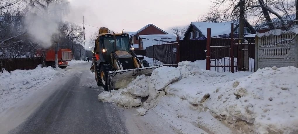 Морозы не страшны: в Чебоксарах убирают снег круглые сутки Морозы не страшны: в Чебоксарах убирают снег круглые сутки