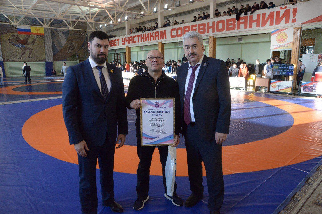 Леонид Черкесов: В Чебоксарах открылось первенство Приволжского федерального округа по спортивной борьбе среди юношей, девушек, юниоров и юниорок на призы заслуженного тренера Чувашии, заслуженного работника физической... Леонид Черкесов: В Чебоксарах открылось первенство Приволжского федерального округа по спортивной борьбе среди юношей, девушек, юниоров и юниорок на призы заслуженного тренера Чувашии, заслуженного работника физической...