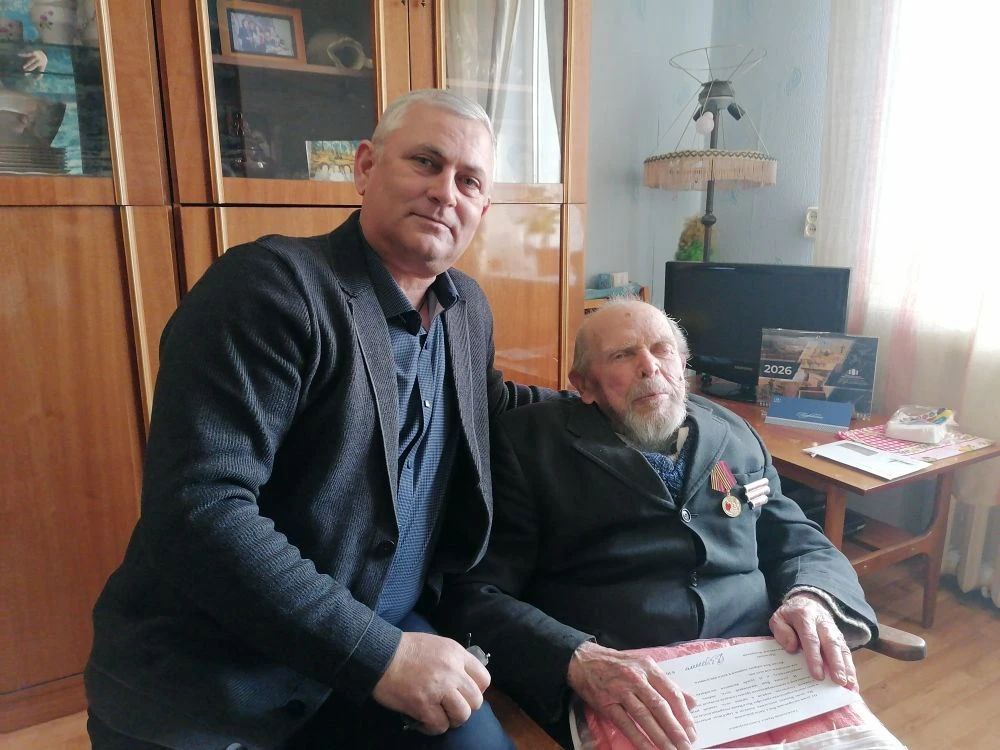 Сегодня житель Чебоксар Павел Александрович Светлов, инвалид Великой Отечественной войны и несовершеннолетний узник фашистских лагерей, отмечает свой 95-летний юбилей