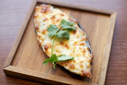 Баклажаны с сулугуни и помидорами: грузинский вкус на вашей кухне