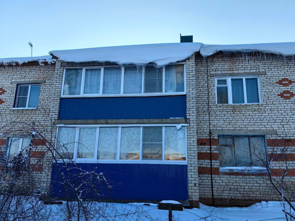 Прокуратура Красноармейского района потребовала от управляющей компании очистить от наледи и снега территорию около жилых домов