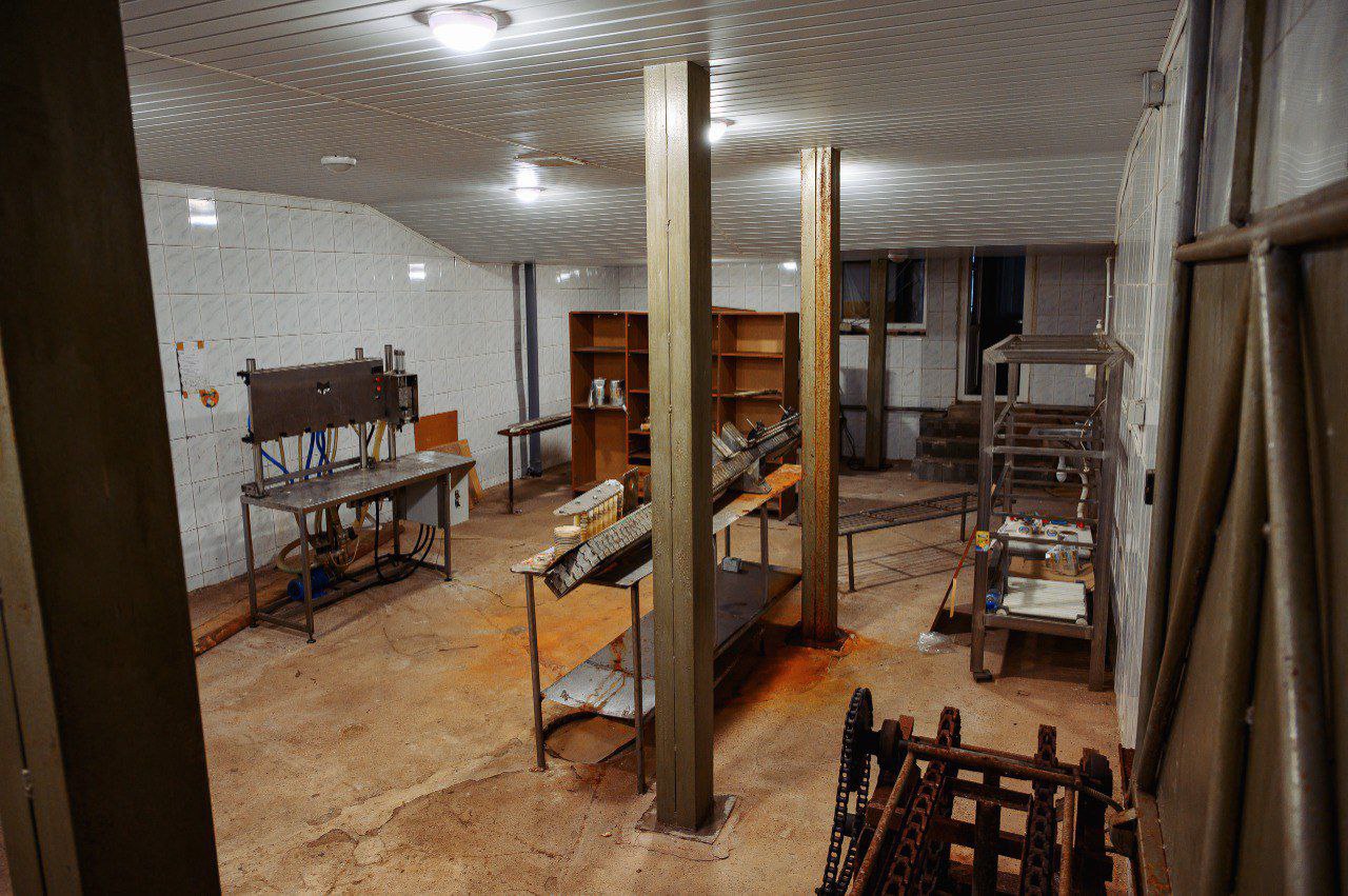 Видите эти фотографии? Это бывший молочный завод в Цивильском округе Видите эти фотографии? Это бывший молочный завод в Цивильском округе