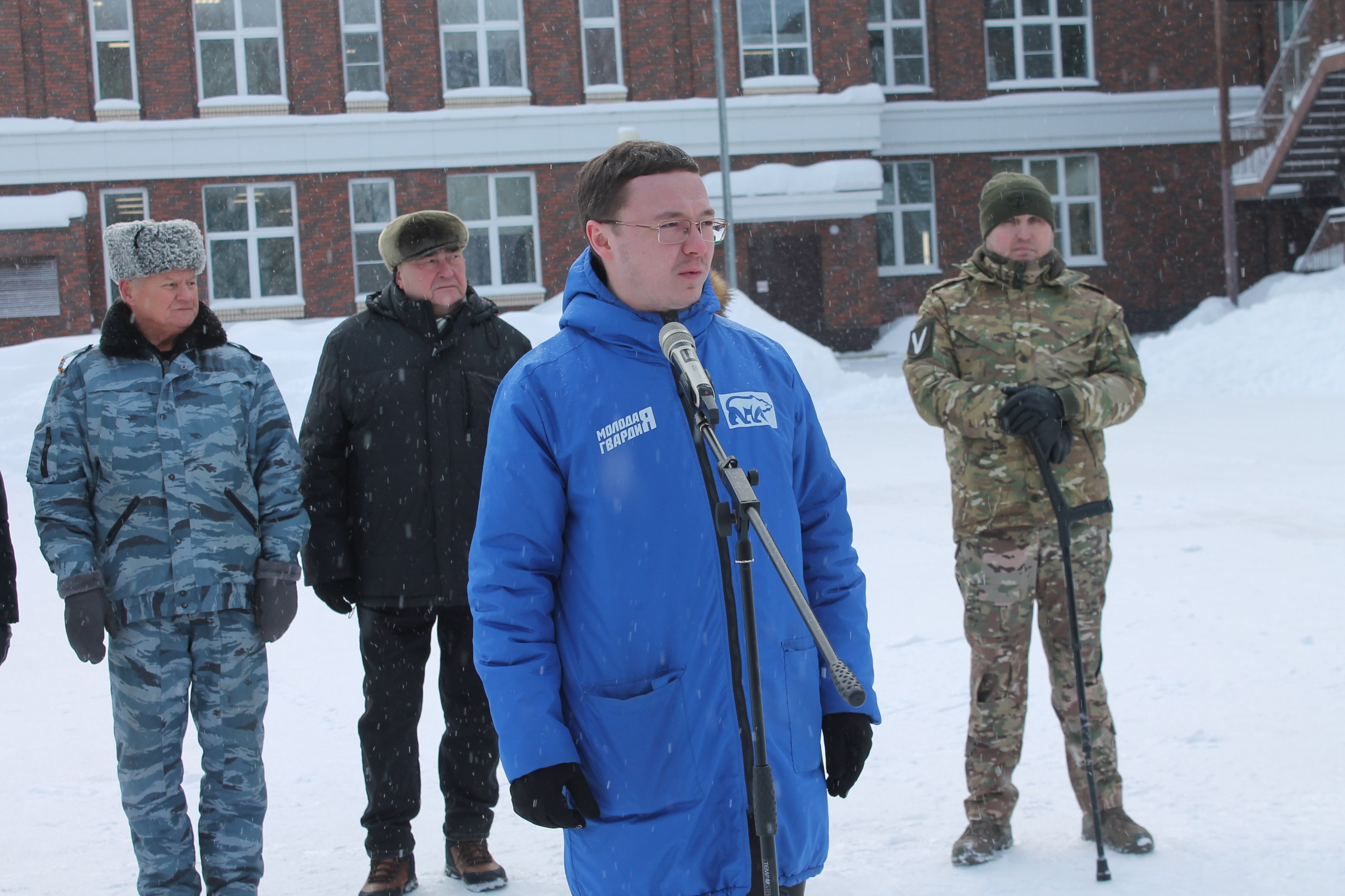 В Калининском районе дан старт Месячнику оборонно-массовой, военно-патриотической и спортивной работы В Калининском районе дан старт Месячнику оборонно-массовой, военно-патриотической и спортивной работы