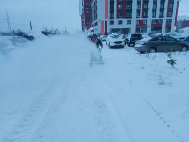 В Чебоксарах продолжают ликвидировать последствия снегопада