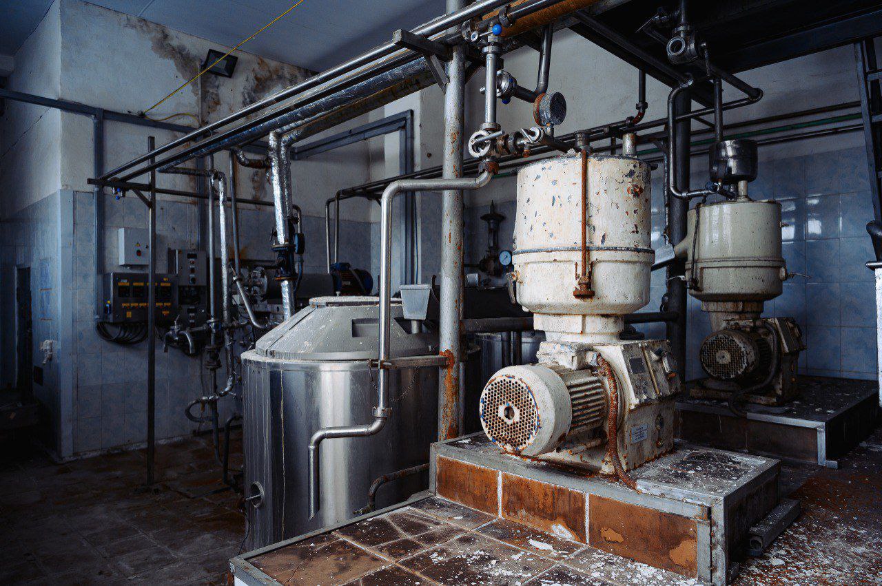 Видите эти фотографии? Это бывший молочный завод в Цивильском округе Видите эти фотографии? Это бывший молочный завод в Цивильском округе