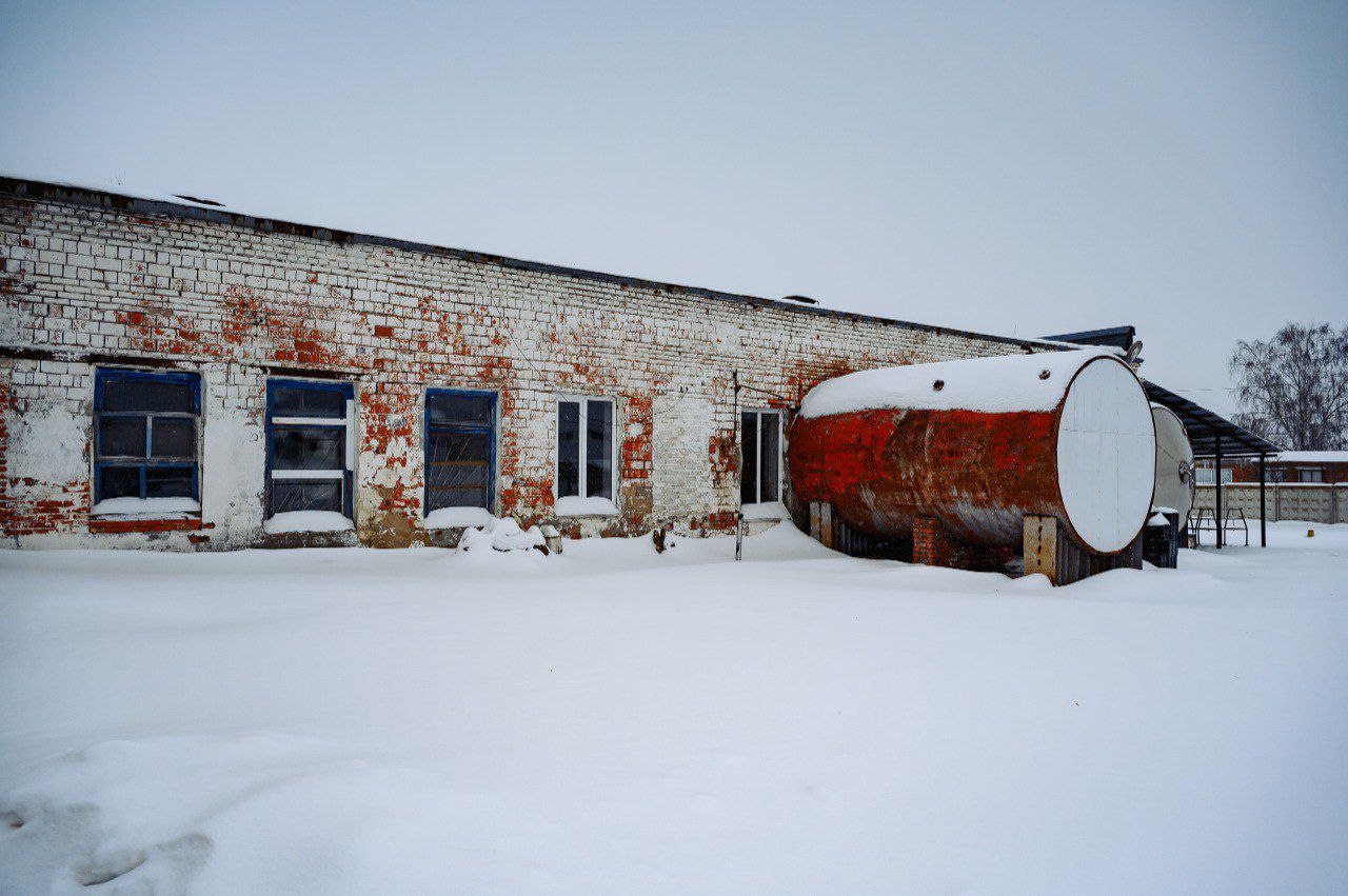 Видите эти фотографии? Это бывший молочный завод в Цивильском округе Видите эти фотографии? Это бывший молочный завод в Цивильском округе