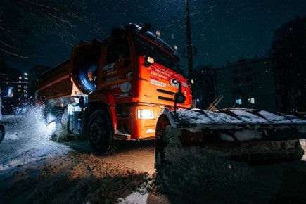 В Чебоксарах продолжаются работы по уборке снега!