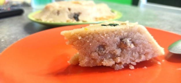 Халава: Восхитительный вегетарианский десерт с манкой и орехами