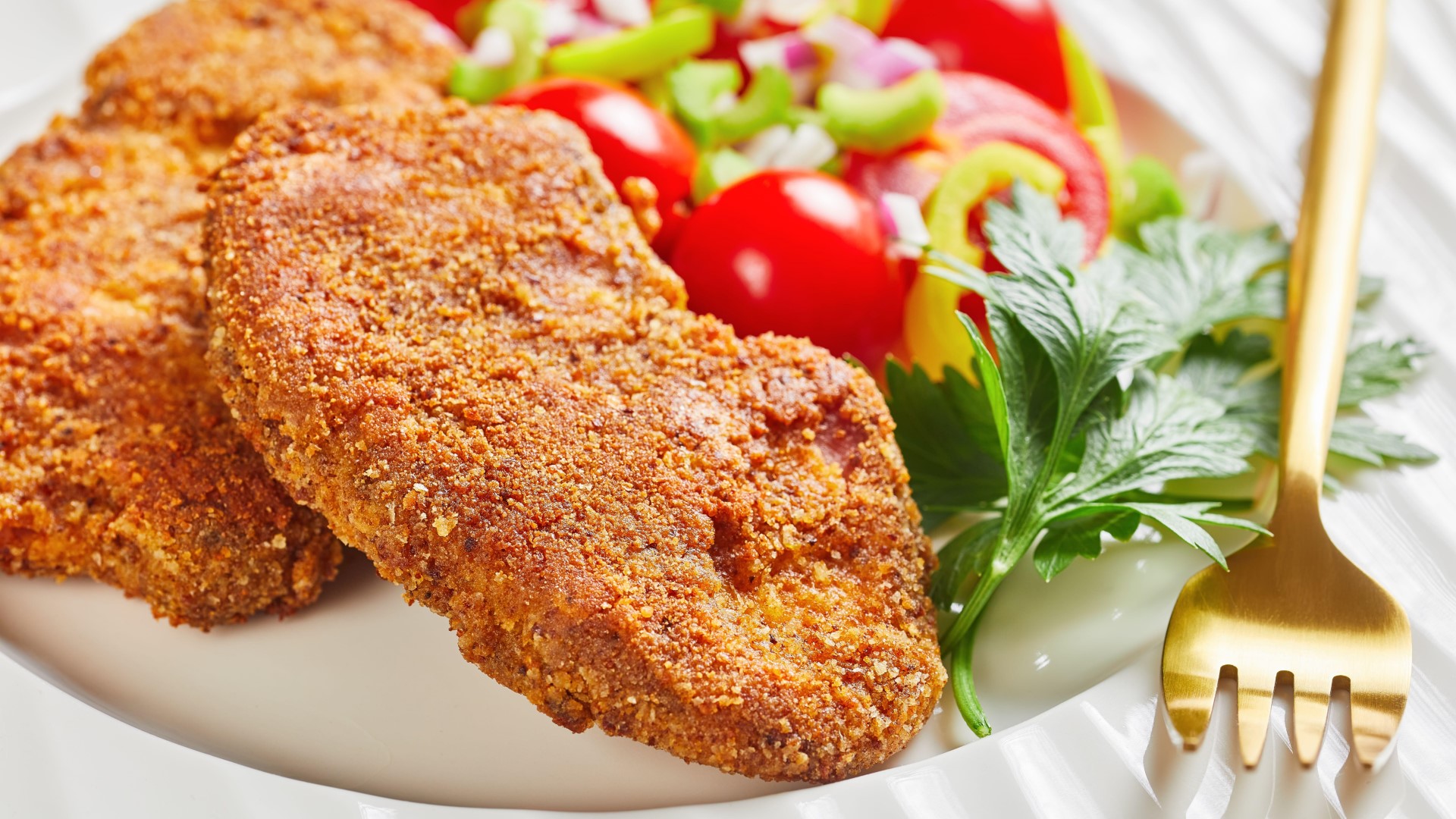 Сочность гарантирована: эти нежные котлеты с «сюрпризом» просто таят во рту