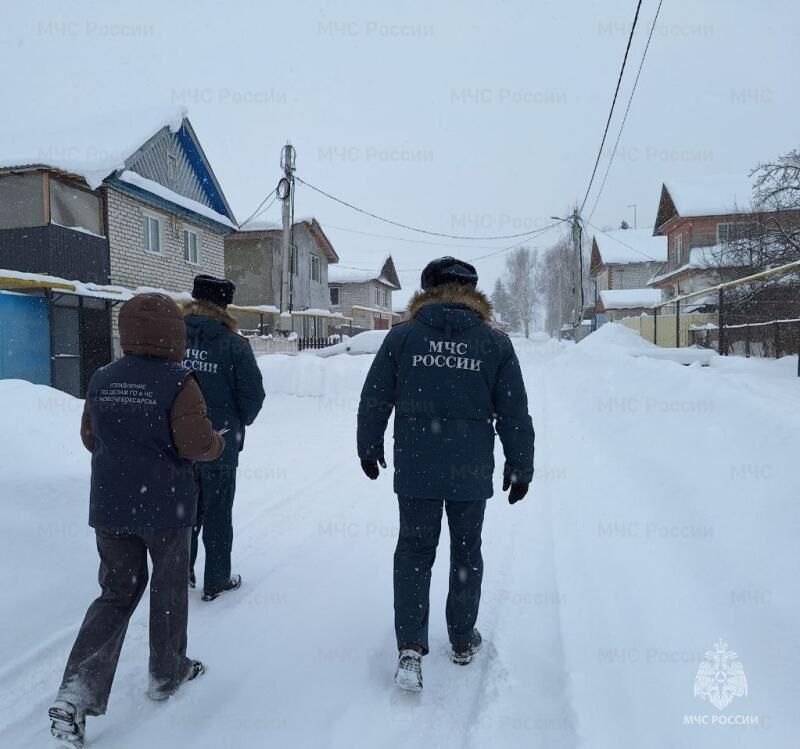 Сотрудники МЧС России усилили работу по профилактике пожаров в морозную погоду