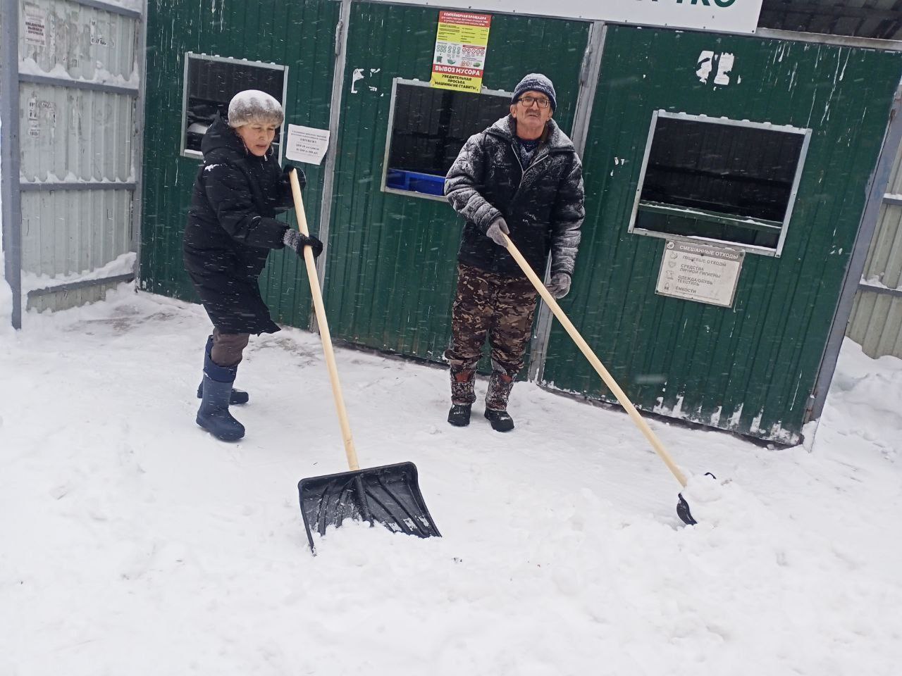 Командная уборка снега в Чебоксарах продолжается! В столице - жёлтый уровень опасности, за сутки выпало больше 20 см снега Командная уборка снега в Чебоксарах продолжается! В столице - жёлтый уровень опасности, за сутки выпало больше 20 см снега