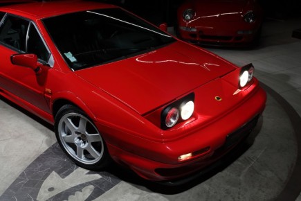 Lotus Esprit V8: Автомобиль, который нарушает временные границы