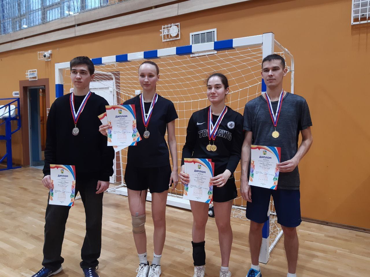 В минувшие выходные на базе Спортивной школы №1 состоялся городской турнир по бадминтону В минувшие выходные на базе Спортивной школы №1 состоялся городской турнир по бадминтону