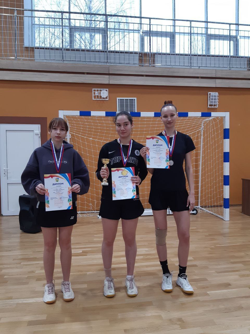 В минувшие выходные на базе Спортивной школы №1 состоялся городской турнир по бадминтону В минувшие выходные на базе Спортивной школы №1 состоялся городской турнир по бадминтону
