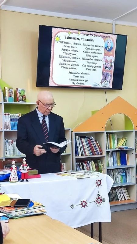 Новочебоксарские педагоги и школьники поздравили чувашского поэта, переводчика и редактора, литературоведа, Народного поэта Чувашской Республики Юрия Сементера с 85-летием