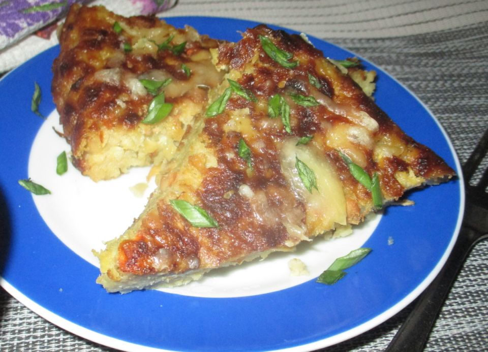 Запеканка на сковороде: овощное удовольствие с курицей и сыром