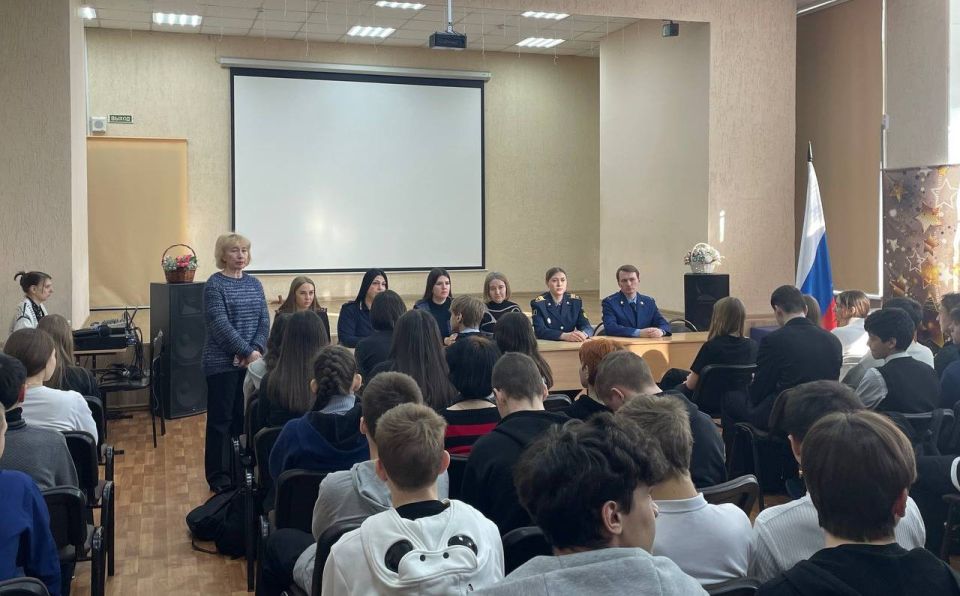 Сотрудники транспортной полиции организовали для школьников мероприятие «Безопасность и порядок в руках каждого»