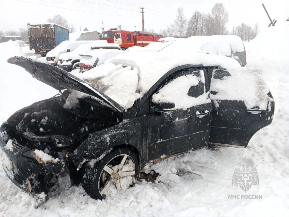В Канашском округе вспыхнула иномарка
