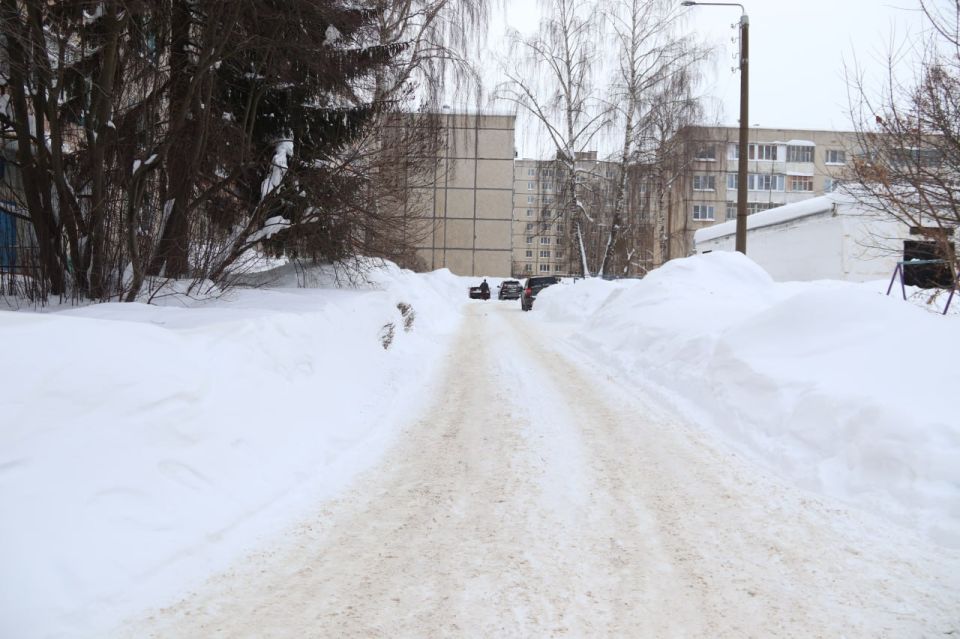 Проверили уборку снега во дворах